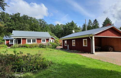 Idyllisches Schwedenhaus in ruhiger Hanglage - Foto 1