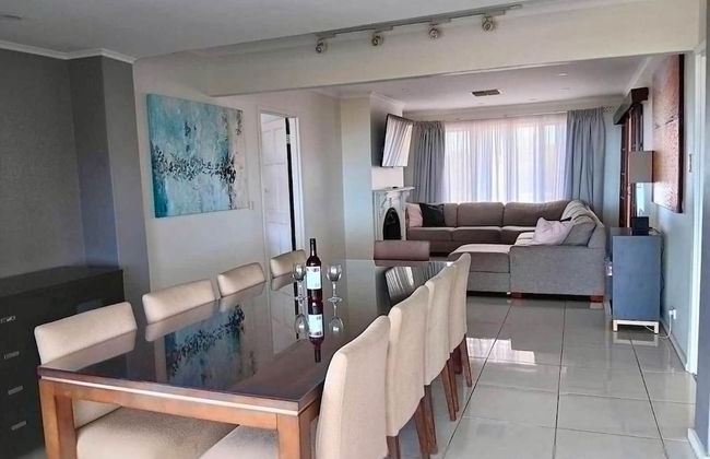 The Ultimate Poolside Escape - Pet Friendly - Foto 13