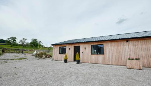 Whernside Lodge - Photo 1