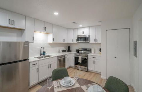 DT DFW Chic Free Parking and Pool In Medical District - Foto 14