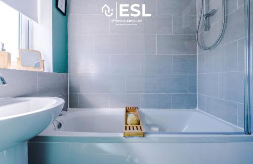 3 Bedroom House with Garden and Driveway Parking - Less than 10 Mins from Chester City Centre - Foto 8