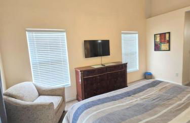 Joyful and Bright 4 Bedroom 3 Bathroom Pool Home - Foto 40