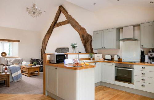 CRUCK BARN - Beautiful Renovated Barn within the Countryside - Photo 7