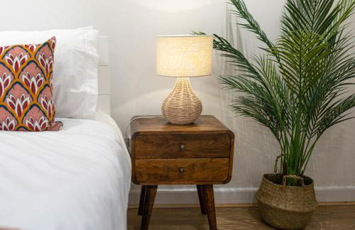 Bright & beautiful 4 bedroom house with sea views - Photo 22