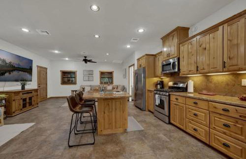 Oakridge Ranch: Pool + Hot-tub, Pickleball Court, Whiskey & Wine Room - Foto 12