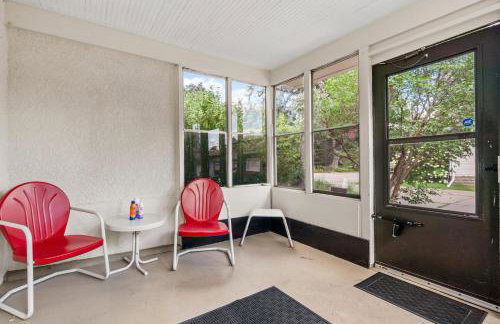 Lowry Parlour - Photo 38