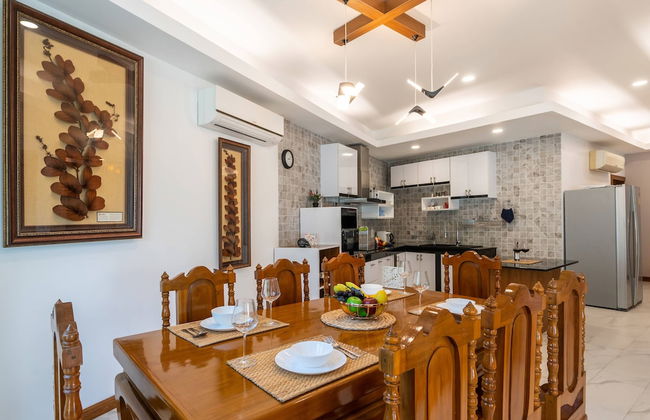 Bright Luxury Villa W Garden Pool & Sauna - Photo 14