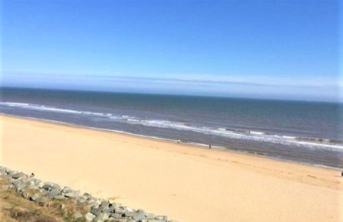 2 Storey 3 Bedroom Chalet -Outdoor Swimming Pool - sleeps up to 6 - 5 min walk to the Beach, near Broads and Great Yarmouth - Foto 5