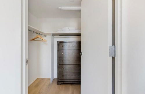 Blueground Chelsea rooftop pool nr High Line NYC-2145 - Foto 11