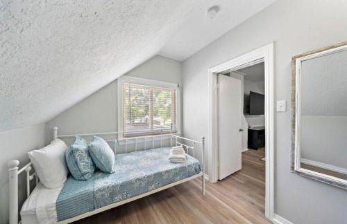 Sprawling estate with private pool and game room and guest house - Foto 6