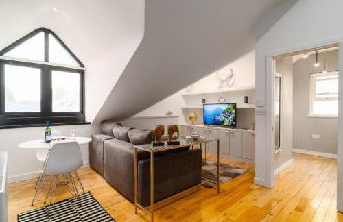 Oakfield Premier Apartments-High Speed WiFi-Smart SelfCheckIn-Central Cardiff Gem - Photo 5