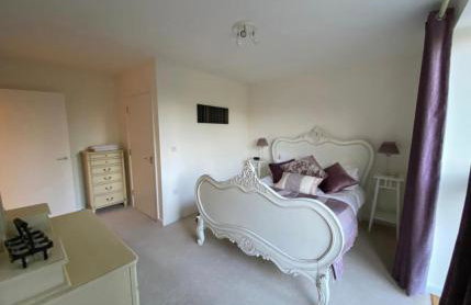 Luxury Two Bed Apartment w Car Parking, by Station - Foto 19