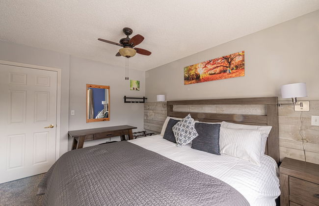 Banff Boundary Lodge 2 BR Condo & studio - Photo 2