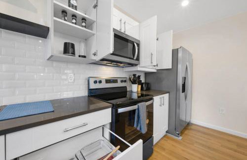 Spacious 5BR Home KING Bed Wi-Fi Parking - Foto 8