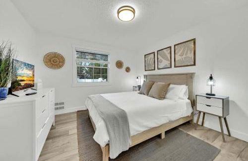 HUGE Modern Family Home- Modern, Fully Stocked, Weekly Savings - Foto 21