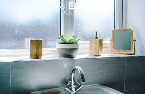 3 Bedroom House with Garden and Driveway Parking - Less than 10 Mins from Chester City Centre - Foto 11