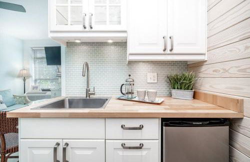 Why Knot Getaway…Rooftop with WaterView! Unit E - Foto 10