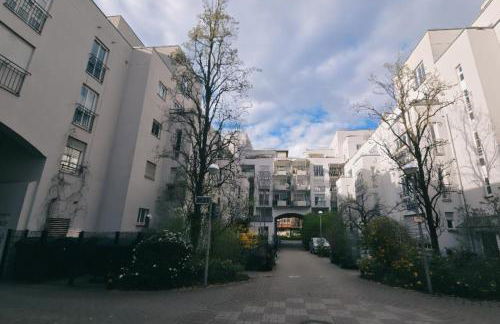 zentrale Design-Ferienwohnung mit Balkon und Stellplatz in Karlsruhe - APOLONIAliving - Foto 23