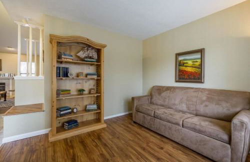 Coburn Cabin @ Country Club Game Room New Central AC Pet and Family-Friendly - Photo 11