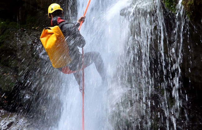 Discesa in corda doppia nel Canyon del Secreto e alla grotta del Mohán - Foto 1