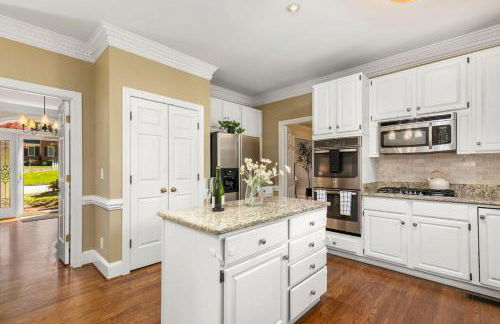 The Greensboro Manor HotTub FirePit Basketball 15 Min To Sedgefield CC - Photo 34