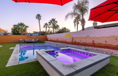 Spacious Yard, Sparkling Pool & Spa, Firepit, 9beds! - Photo 11