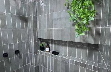 Apartamento ao lado do metrô e praia, 45m2, Tv 55" - Foto 4
