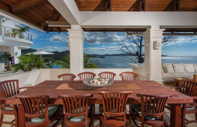 Exquisite Hilltop Villa with Luxurious Modern Design, Sweeping Ocean Views & Sparkling Infinity Pool - Foto 25