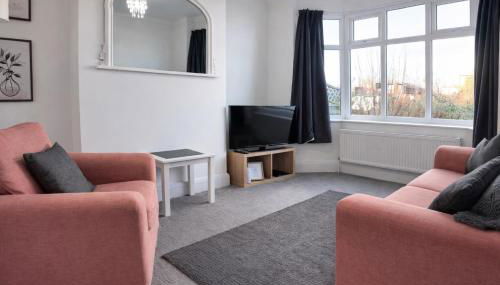 3BR Grantham Retreat, Perfect for Work Stays & Parking - Foto 2