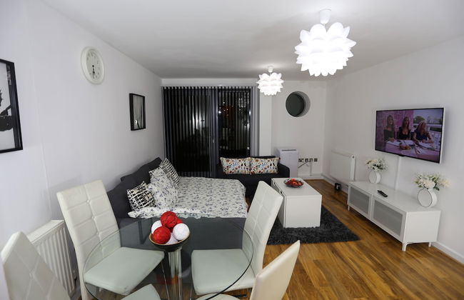 2 bed Riverview Bridge House Apartment - Foto 17