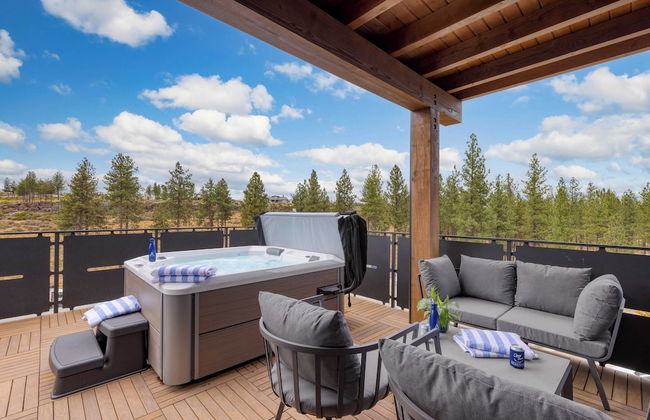 Sleeps 40! 8 Modern Units/20 Bdrs w/ Deck+hot Tub, 10mins to Downtown & Old Bend - Photo 7