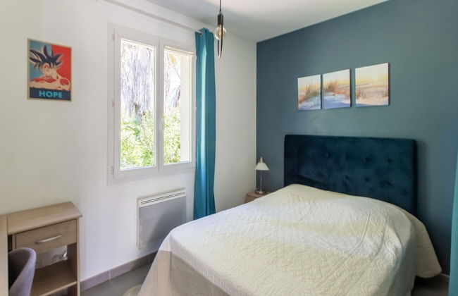 Beautiful Holiday Home With Swimming Pool - Photo 6