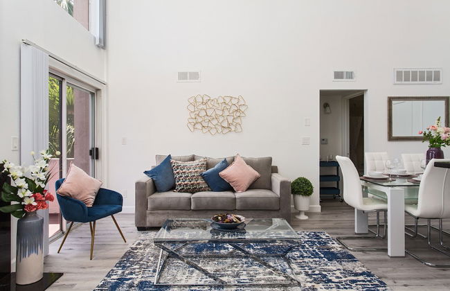 Luxurious 2BD & Den Hollywood Apartment - Foto 1