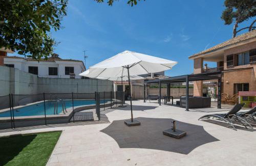 Villa con barbacoa para familias - Foto 16