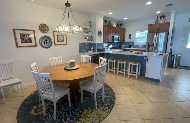 Waterfront Luxury Villa With Sunset Views And Boat Slip 3 Bedroom Townhouse by RedAwning - Photo 23