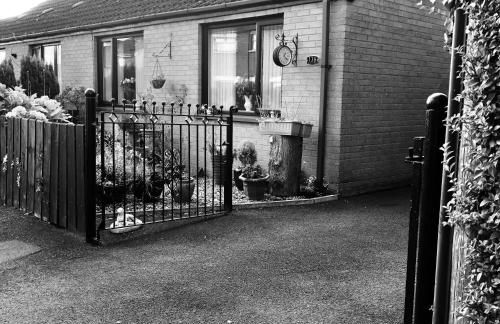 PondeROSEa Cottage Free Gated Parking M1 & City location, wood stove - Foto 31