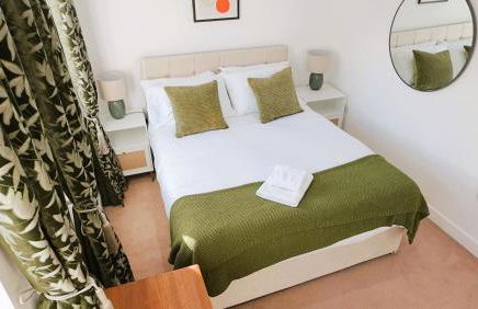 Kings Reach Slough nr Legoland and Ascot Stylish Homely House Sleeps Eight - Foto 32