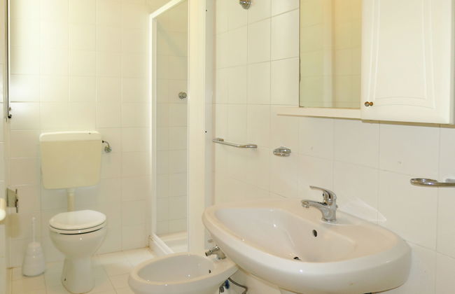 2 bedroom Apartment in Lignano Sabbiadoro with swimming pool and garden - Photo 11