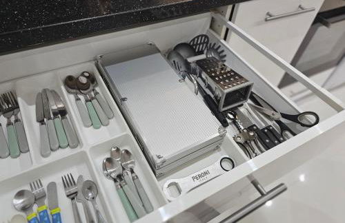 StayZen Apartments - Private Garden & Free Parking Ground Floor Central Woking - Business & Leisure - Photo 20