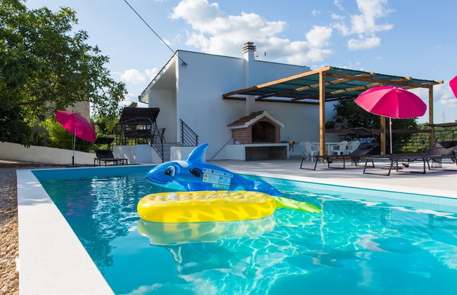 Large 150 m2 apt With Pool and 500 m2 Garden - Foto 1