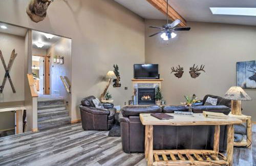 Family-Friendly Home with Hot Tub 1 Mi to Dtwn - Foto 4