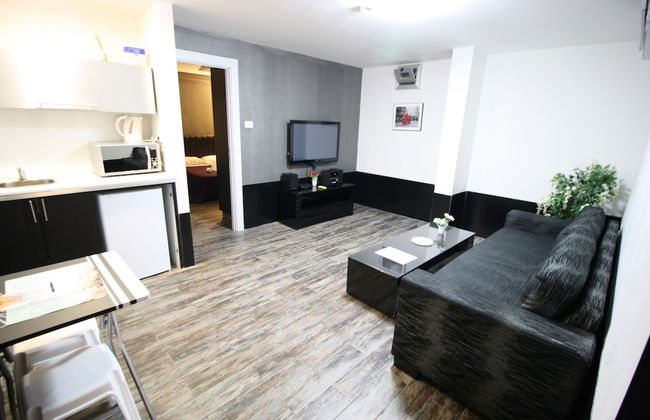 Rich Luxury Suites - Photo 17