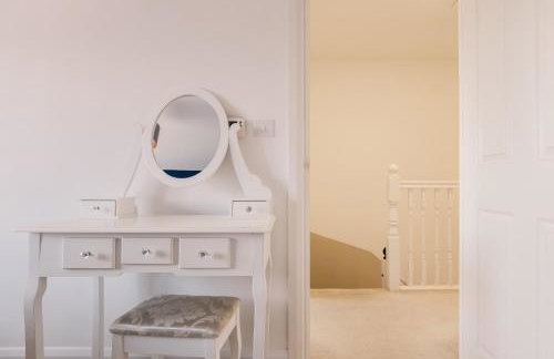 Beautiful 3 Bedroom Home Near Worcester - Photo 1