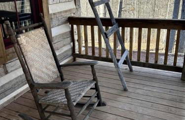 Redesign Wooden Cabin with Jacuzzi and Front Porch in North Carolina - Foto 13