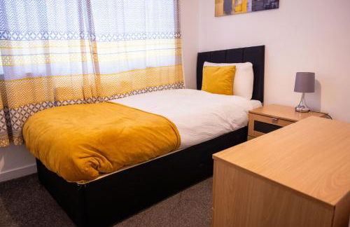 Conyngham Villa, Luxury Detached House, 6 Beds, 4BR,Large garden, Parking - Sleeps 8 - Foto 11