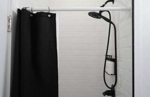 Cozy 1BR Tiny Home near Downtown and NB Rivers - Photo 25