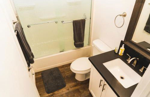 Chic Large 1 Bedroom Apartment in Koreatown with Dining Area Free Gated Parking - Foto 16