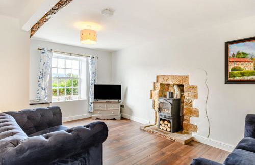 Castle Cottage - Photo 2