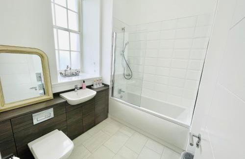 Great Glen Townhouse Inverness - Entire 3 Story Townhouse - Photo 19