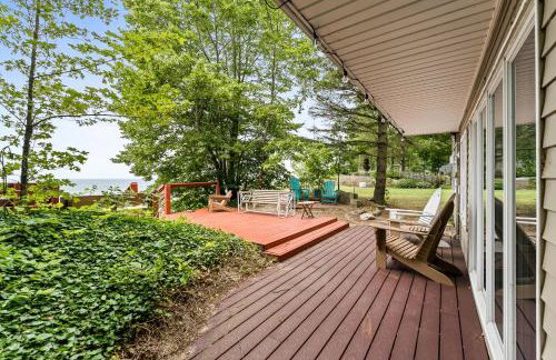 Cottage with Private Lake Access! Short distance to town - Foto 23